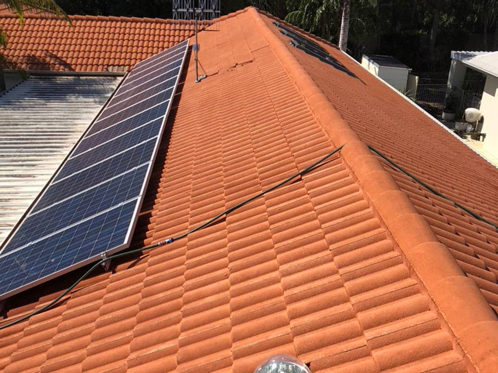 FF2B9307-E7C2-4D6D-960F-6AD861D3B2F8_1_105_c Clean solar panel and roof after cleaning service