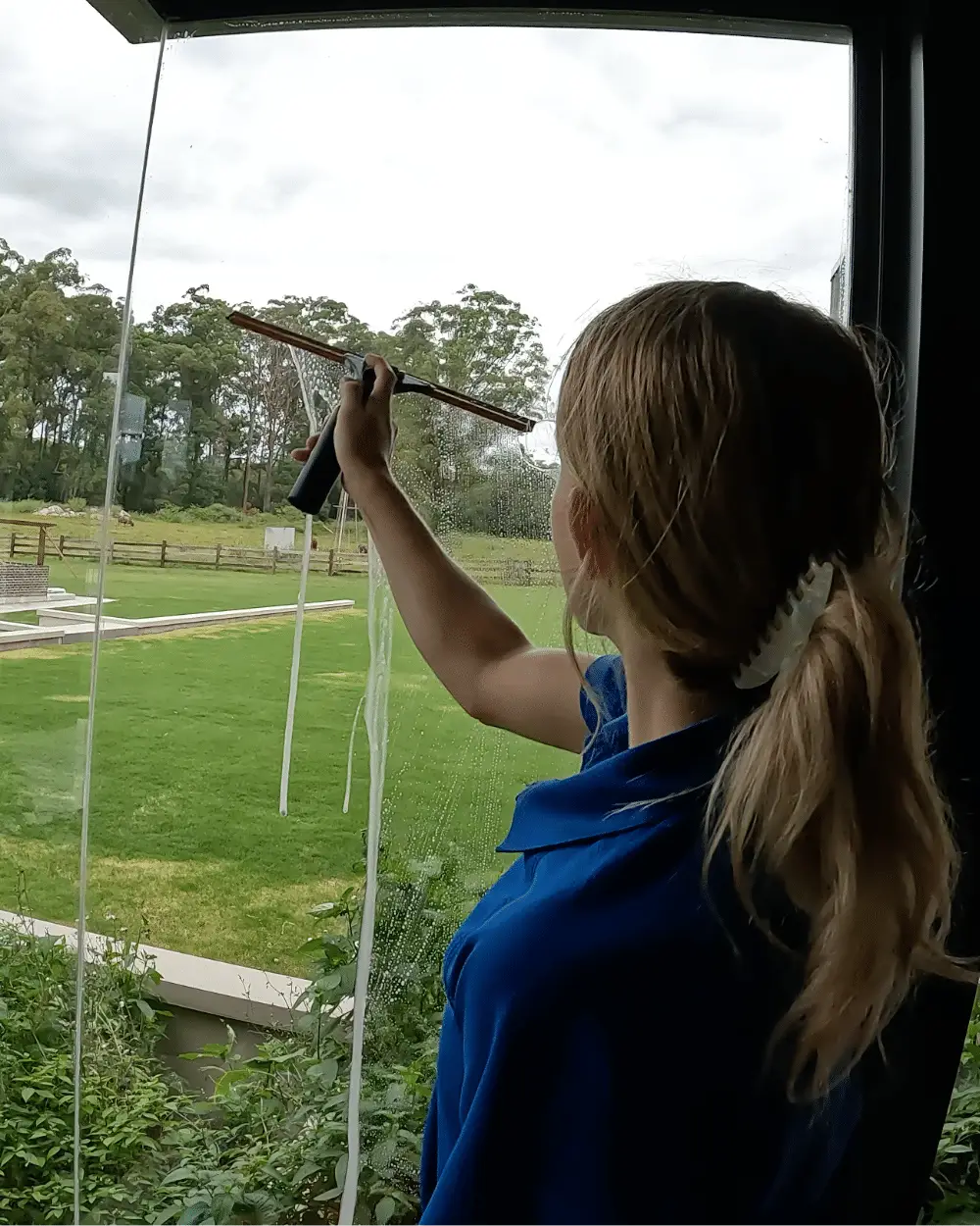 window cleaner in Caloundra