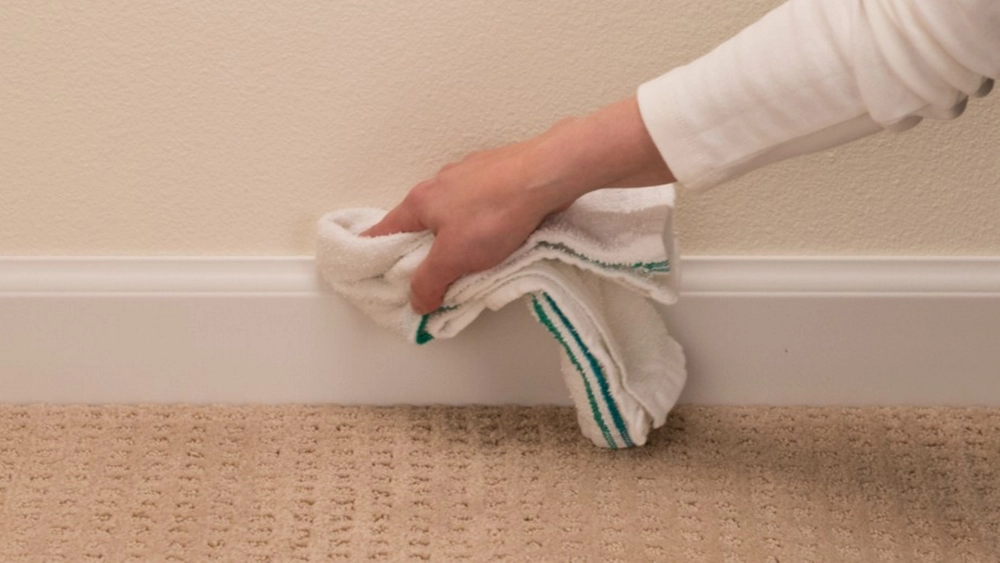 bond cleaning skirtingboards